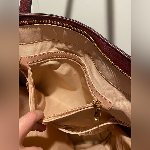 Poppy & Peonies Go Getter Tote Bag in Berry + Matching Tech Case - Both Like New - Picture 4 of 16